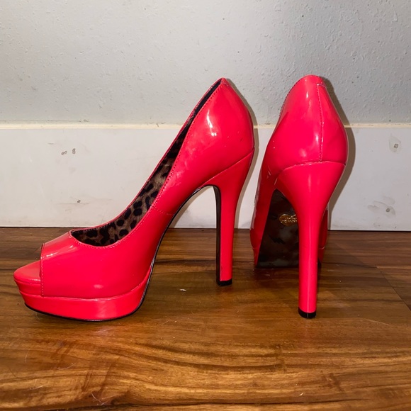Betsey Johnson neon red pumps - Picture 3 of 7
